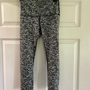 Lululemon Green Black White Patterned Leggings